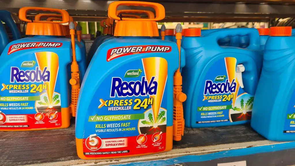 Choosing from the vast range of pet-friendly weed killers containing no Glyphosate